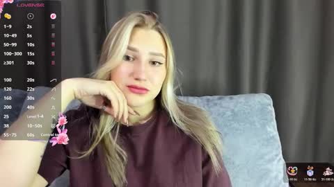 Snapshot of and1sa chatting on 11.17.25 Andisa online show from 11.17.25