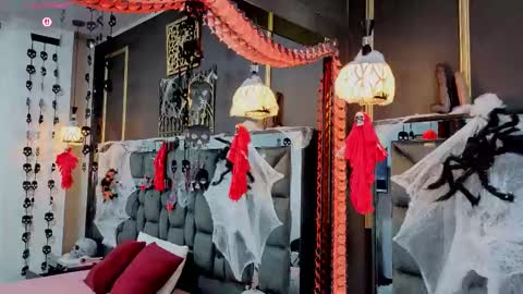 Snapshot of andiejones chatting on 10.27.25 andiejones online show from 10.27.25