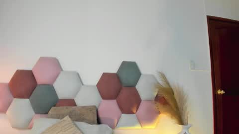 Andra Cyrus online show from 10.05.25