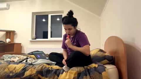 Snapshot of andrafendt chatting on 11.17.25 Viola online show from 11.17.25