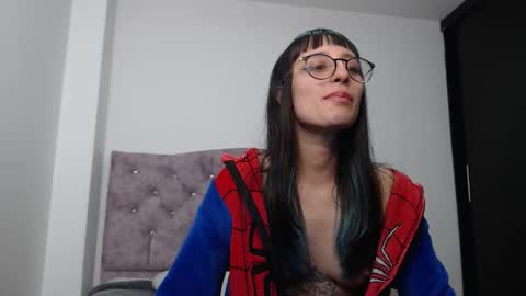 Snapshot of andrasla chatting on 10.16.25 Andras online show from 10.16.25