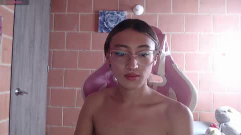 Snapshot of andrea_camila chatting on 09.28.25 Andrea online show from 09.28.25