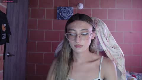 Snapshot of andrea_camila chatting on 10.14.25 Andrea online show from 10.14.25