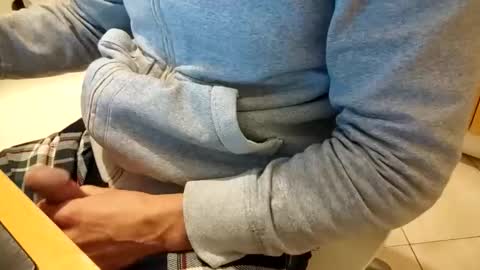 Snapshot of andrea_feetlover chatting on 10.21.25 andrea_feetlover online show from 10.21.25