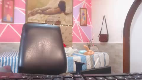 Snapshot of andrea_ospina1 chatting on 02.26.25 andrea ospina1 online show from 02.26.25