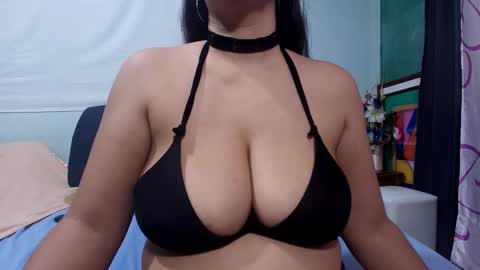 Snapshot of andreabigboobs23 chatting on 09.29.25 Andrea online show from 09.29.25