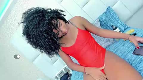 Snapshot of andreayano chatting on 09.27.25 andreayano online show from 09.27.25