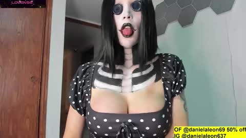 Snapshot of andreja_pejic chatting on 10.31.25 onlyfans danielaleon69 IG danielaleon637 online show from 10.31.25