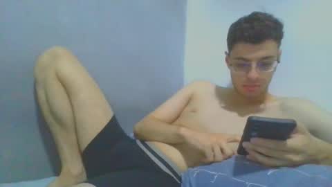 Snapshot of andres129494 chatting on 11.21.25 andres129494 online show from 11.21.25