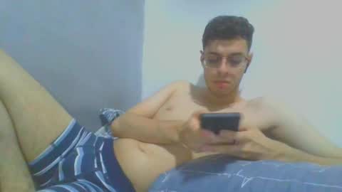 Snapshot of andres129494 chatting on 11.22.25 andres129494 online show from 11.22.25