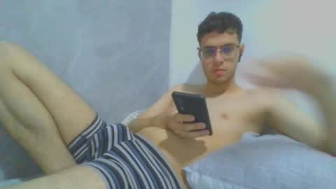 Snapshot of andres129494 chatting on 11.28.25 andres129494 online show from 11.28.25