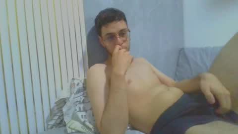 Snapshot of andres129494 chatting on 12.01.25 andres129494 online show from 12.01.25