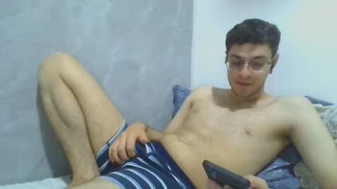 Snapshot of andres129494 chatting on 12.16.25 andres129494 online show from 12.16.25