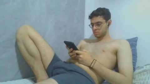 Snapshot of andres129494 chatting on 12.17.25 andres129494 online show from 12.17.25