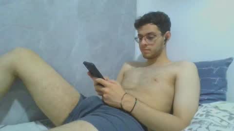 Snapshot of andres129494 chatting on 12.19.25 andres129494 online show from 12.19.25