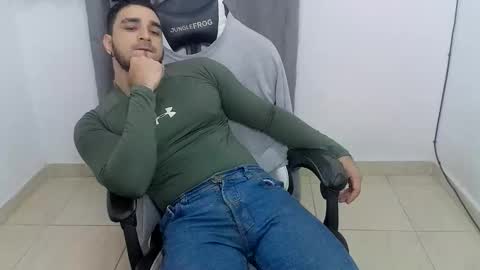 Snapshot of andres180950734 chatting on 05.06.26 andres180950734 online show from 05.06.26