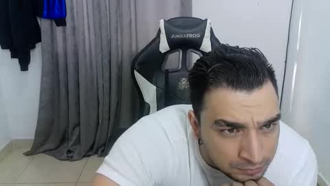 Snapshot of andres180950734 chatting on 05.12.26 andres180950734 online show from 05.12.26