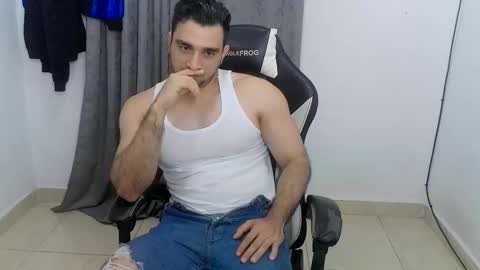 Snapshot of andres180950734 chatting on 05.13.26 andres180950734 online show from 05.13.26