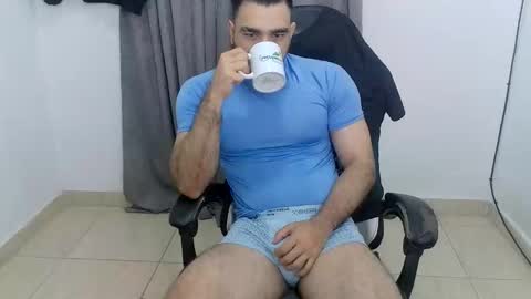 Snapshot of andres180950734 chatting on 05.18.26 andres180950734 online show from 05.18.26