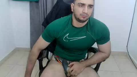 Snapshot of andres180950734 chatting on 05.18.26 andres180950734 online show from 05.18.26