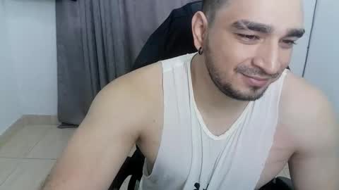 Snapshot of andres180950734 chatting on 05.19.26 andres180950734 online show from 05.19.26
