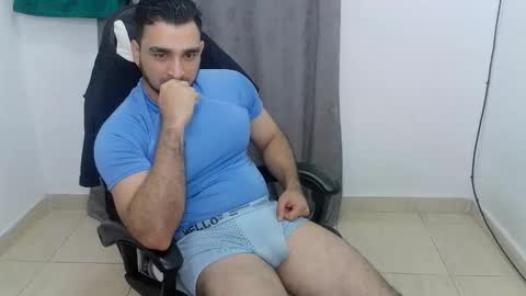 Snapshot of andres180950734 chatting on 05.29.26 andres180950734 online show from 05.29.26