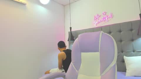 Snapshot of andres1_8 chatting on 11.22.25 IM ANDRES online show from 11.22.25