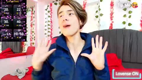 Snapshot of andres992563 chatting on 12.15.25 Alann online show from 12.15.25