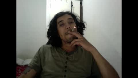 Snapshot of andresdelews chatting on 03.05.25 Delews online show from 03.05.25