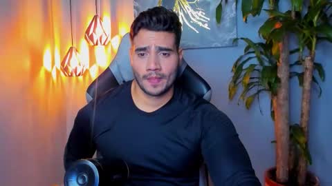 Snapshot of andresfiit chatting on 10.18.25 Andres online show from 10.18.25