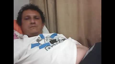 Snapshot of andresfloga chatting on 10.27.25 andresfloga online show from 10.27.25