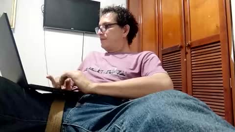 Snapshot of andresfloga chatting on 11.14.25 andresfloga online show from 11.14.25