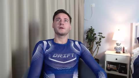 Snapshot of andrew2305 chatting on 09.26.25 Justin Andrew online show from 09.26.25