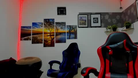 Snapshot of andrew_2811 chatting on 10.31.25 andrew_2811 online show from 10.31.25