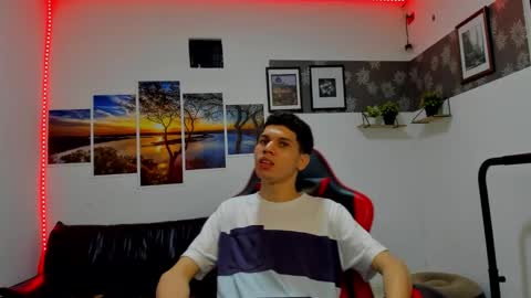 Snapshot of andrew_2811 chatting on 11.18.25 andrew_2811 online show from 11.18.25