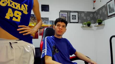 Snapshot of andrew_2811 chatting on 12.15.25 andrew_2811 online show from 12.15.25