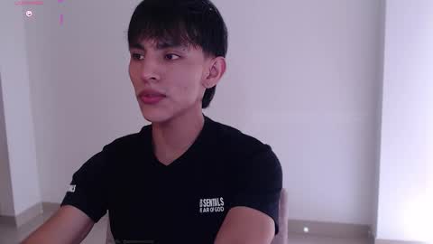 Snapshot of andrew_courtz chatting on 12.03.25 Andrew Courtz online show from 12.03.25