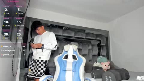 Snapshot of andrew_twink18 chatting on 02.26.25 Andrew M. online show from 02.26.25