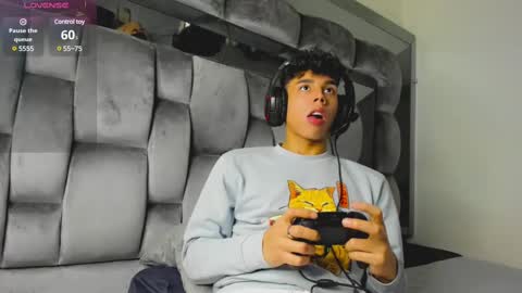 Snapshot of andrew_twink18 chatting on 03.05.25 Andrew M. online show from 03.05.25