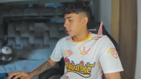 Snapshot of andrew_twink18 chatting on 09.08.25 Andrew M. online show from 09.08.25