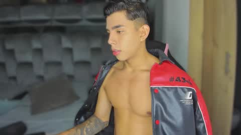 Snapshot of andrew_twink18 chatting on 09.16.25 Andrew M. online show from 09.16.25