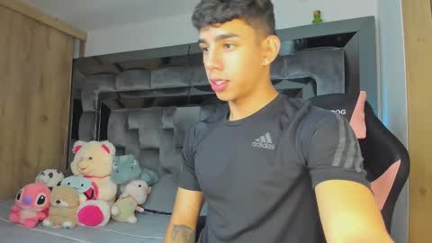 Snapshot of andrew_twink18 chatting on 10.07.25 Andrew M. online show from 10.07.25