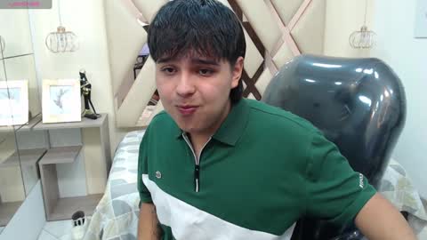 Snapshot of andrewsmile_ chatting on 01.04.25 ANDREW online show from 01.04.25