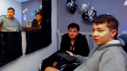 Snapshot of andrewsmile_ chatting on 01.11.25 ANDREW online show from 01.11.25