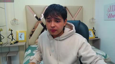 Snapshot of andrewsmile_ chatting on 02.27.25 ANDREW online show from 02.27.25