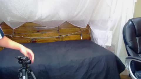 Snapshot of andrewsmile_ chatting on 03.01.25 ANDREW online show from 03.01.25