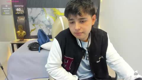 Snapshot of andrewsmile_ chatting on 09.18.25 ANDREW online show from 09.18.25