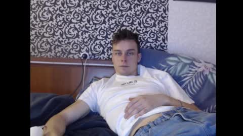 Snapshot of andrian_sweety chatting on 12.19.25 andrian_sweety online show from 12.19.25