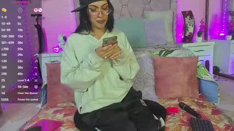 Snapshot of andromedashine chatting on 10.18.25 vero paez online show from 10.18.25