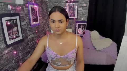 Snapshot of andrys_hot chatting on 12.21.25 Andrys online show from 12.21.25